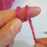 arrotoliamo il filo due volte sull'indice